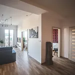 The Grand View 아파트
