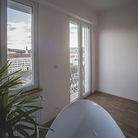 The Grand View Apartment *
